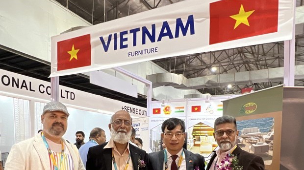 Vietnamese wood, furniture products introduced in Indian expo